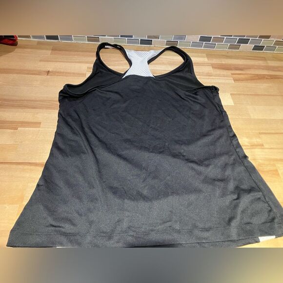 Xersion athletic shirt, semi fitted, large, excellent condition - Picture 2 of 5